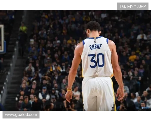 库里无球跑动撕裂防线 比上季更高效拉开空间