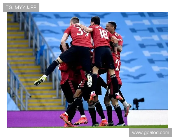 孔蒂执教风格强调高强度逼抢与三中卫体系，战术纪律严明