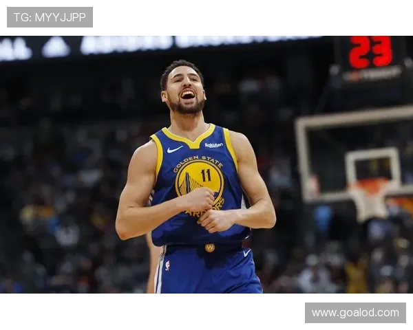 克莱·汤普森无球跑动拉开防线 提升勇士三分命中率