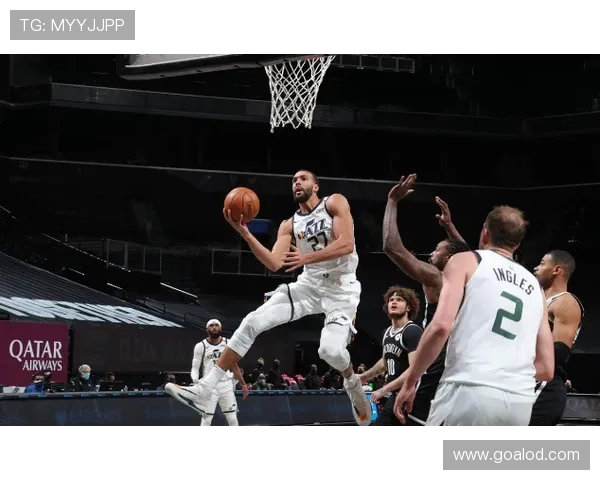 米切尔多次封阻改变内线防守布置 提升篮板控制效率